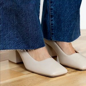 Dear Frances Box Pump, Clay